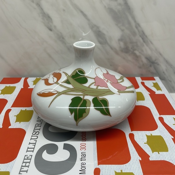 Porcelain ARZBERG vase Made in Germany 🇩🇪 - Picture 2 of 9